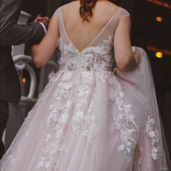 Gorgeous Wedding Gown - Picture 2 of 6